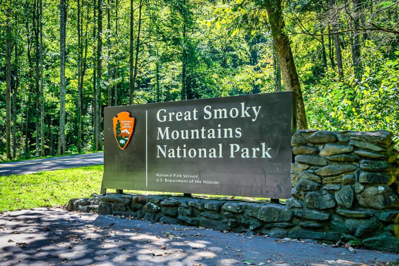Mountains R Calling, Cozy Hideaway, King Beds, Hot-Tub, Arcade, Ev Ready Pigeon Forge Exteriér fotografie